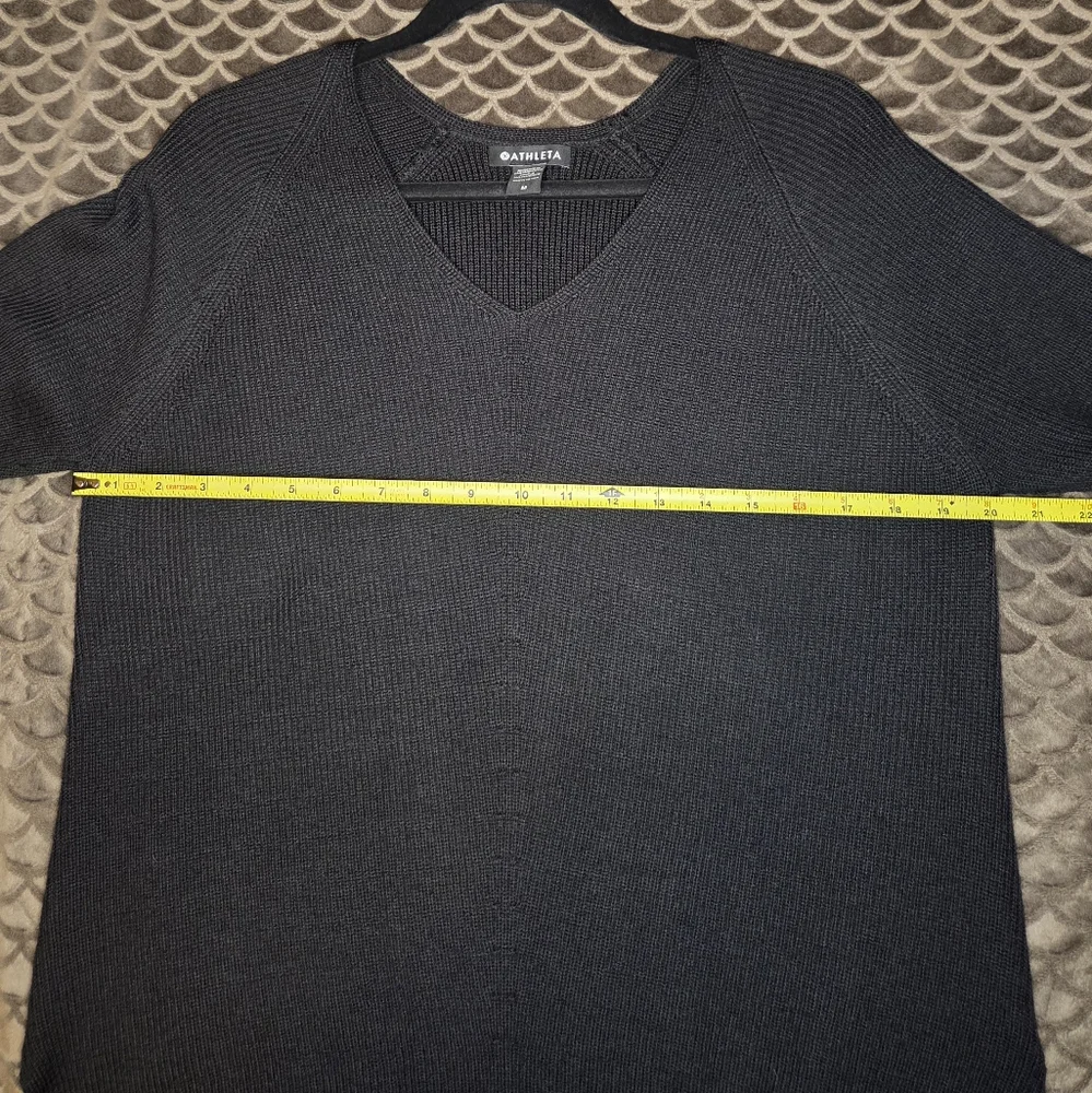G261. Athleta Hanover V-Neck Sweater in Black - Size M